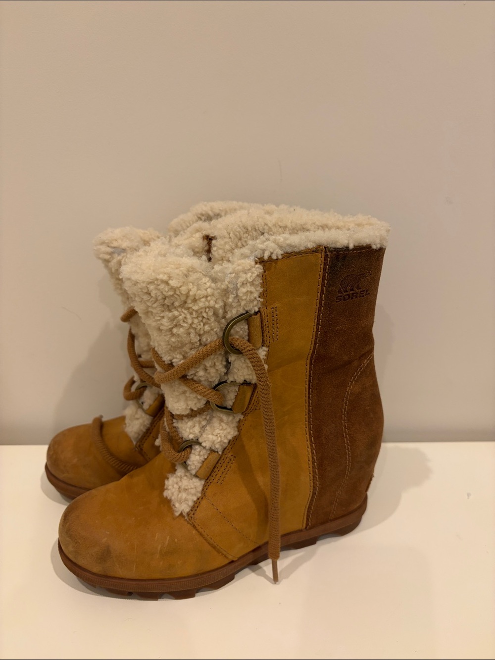 Sorel Women's Tan and Brown Shearling-Lined Lace-Up Boots
